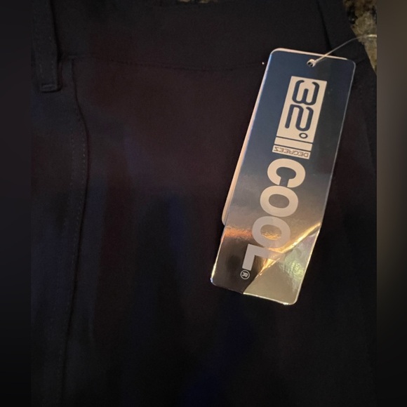 ⛳️NWT 32 degrees women’s size 18 navy blue shorts. 9” inseam - Picture 8 of 9